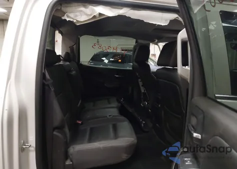 2015 GMC Sierra K1500 Slt z USA, uszkodzony, nr VIN 3GTU2VEC6FG315773